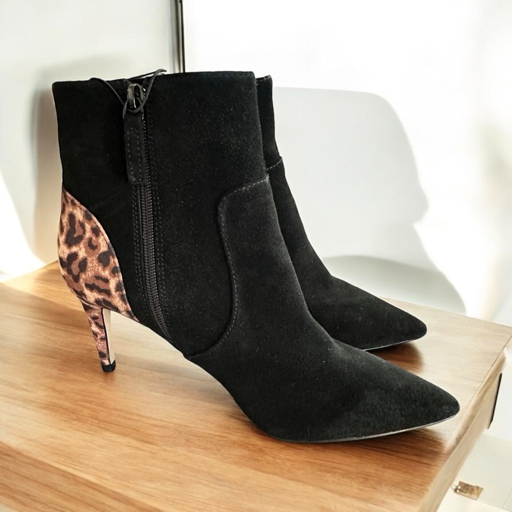 NIB Violet & Red Quintin Black and Leopard Suede Heeled Booties Sz 8 1/2